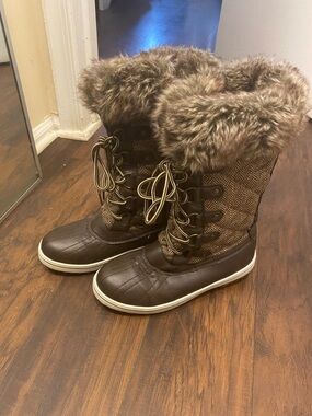 Thinsulate Brown Faux Fur Herringbone Lace-Up Winter Boots